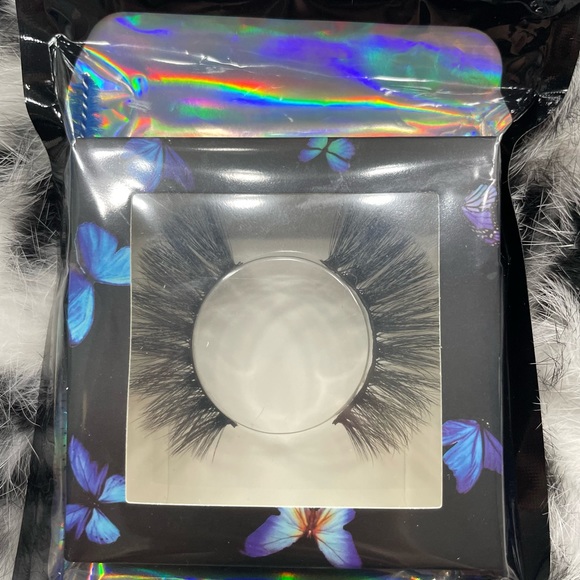 LASHES - Picture 7 of 7